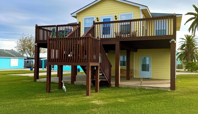 water front home on matagorda bay sleeps 8 just 1 block from boat ramp beach
