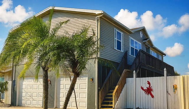 Water-front home with Gulf access, come stay at “El Logrado” at the Gulf