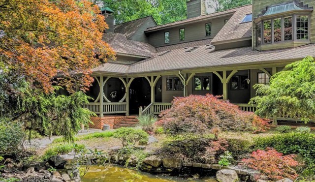 Water Front Iconic Gem Estate w Pool Pavilion Retreat indoor & outdoor amenities