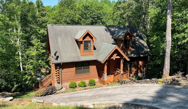 Water-Front Luxury Cabin on Keowee - Canoes, paddleboards and Kayaks!
