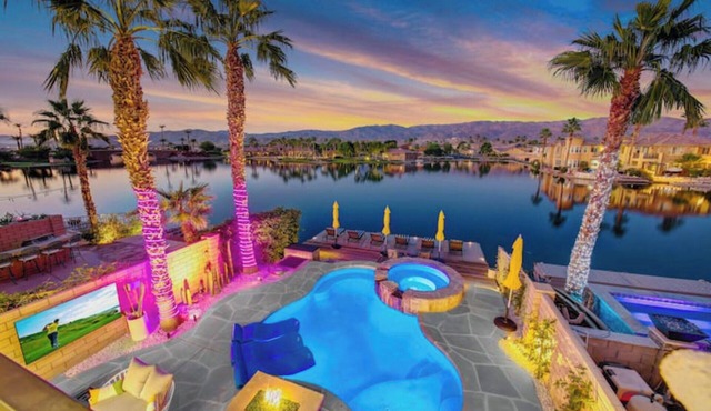 Water Front Luxury, Steam Room+Pool+Spa+BBQ, million dollar views, IG worthy❤️
