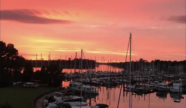 WATER FRONT! Marina Family friendly, Complimentary Pool Access