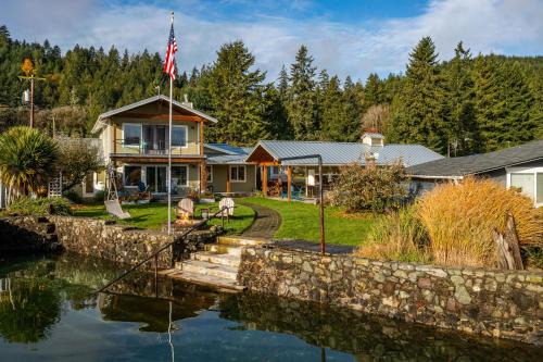 Water Front on Hood Canal - Hot Tub & EV Charger