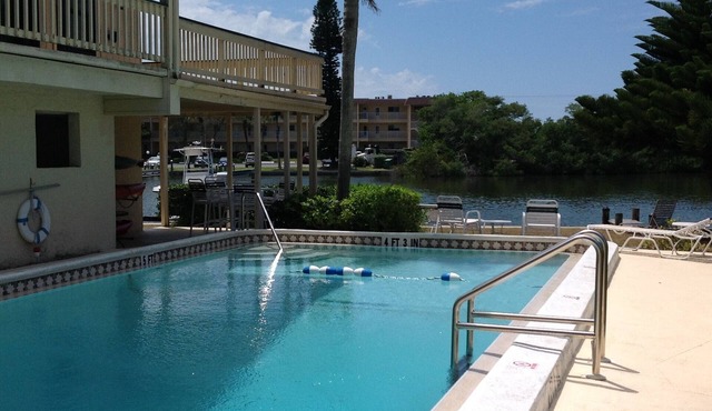 Water Front on Turtle Lagoon. Minutes from Turtle Beach & Siesta Key Beach