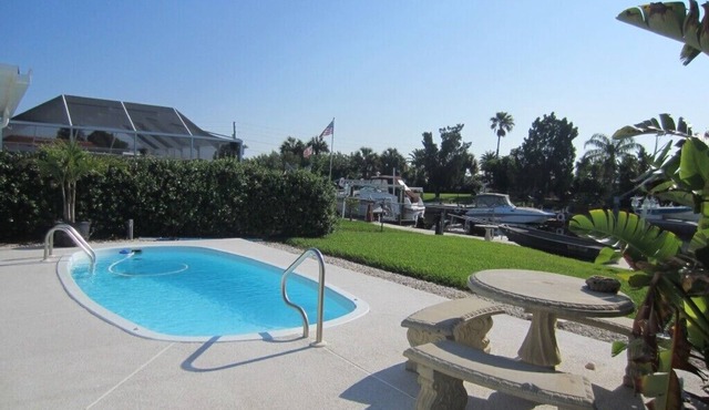 water front,pool,hot tub,fishing,close to beaches