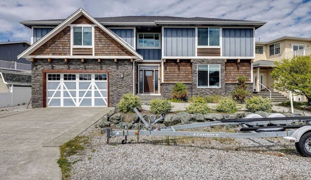 WATER FRONT PROPERTY WITH PRIVATE BOAT DOCK