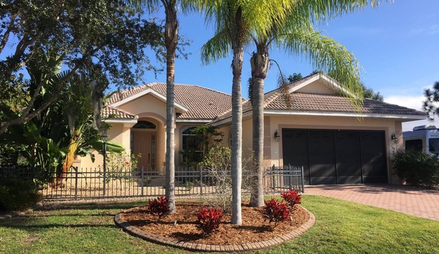 Water front, Sailboat Access, Harbor/Gulf Access, Walk to Beach Park