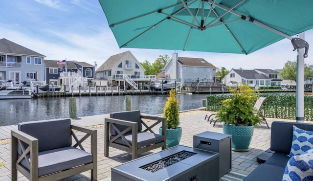 Water front with Hot tab ! Enjoy Jersey short summer