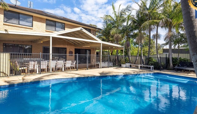 Water Lane - Swimming Pool - 4 Mins Walk to Bay