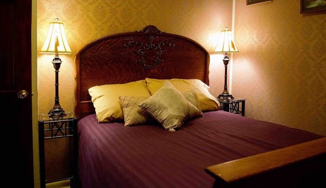 Water Lilies Room at Carousel Bed and Breakfast