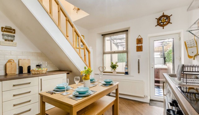 Water Lily Cottage - Two Bedroom House, Sleeps 4