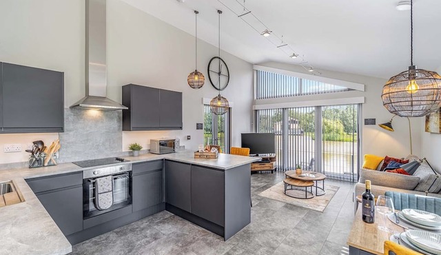 Water Lily Lakeside Lodge