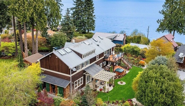 Water/Mt Views, Hot Tub, Firepit, 5 Min Walk to Beach, 5 Min Drive to Langley
