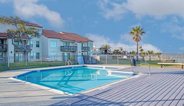 Water`s Edge ~ 1st Floor Condo with Waterview ~