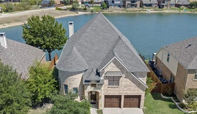Water's Edge Bliss: Fort Worth Getaway W/ Pool