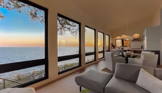 Water's Edge Cottage - Luxury Retreat - 180 Degree Potomac Views