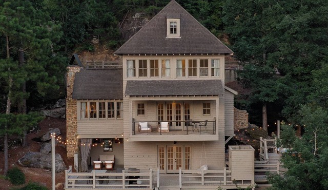 Water's edge, gated community, private dock with toys, community pool, hot tub