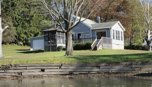 Water's Edge, Waterfront, great fishing, swimming, game room, near tournaments
