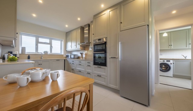 Water sports and cycling getaway -The Lake House