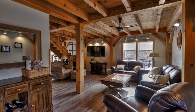 Water Street Cabin! Waterfront 2 bedroom, 1.5 bath, sleeps 8