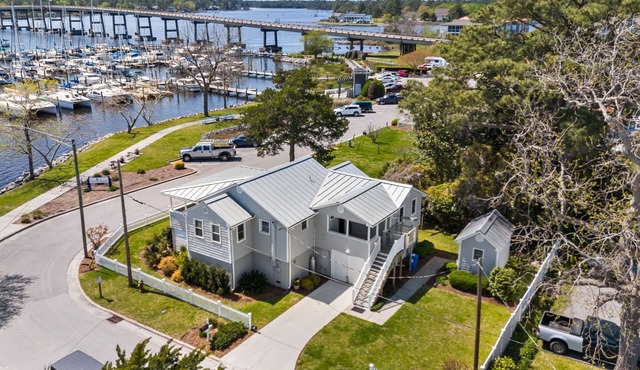 Water Street Cottage - Waterfront Destination