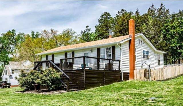Water View - 1 Acre, Great Location! Chickens!
