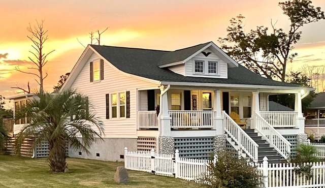 Water View&Access~ Game Room~Sunrise~Beach~Kayak Fishing~Close to Ferry~Sleeps 6