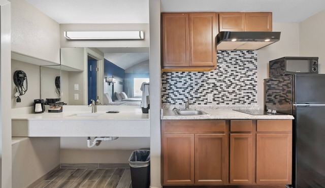 Water view Beach House Kitchen Walk to Beach