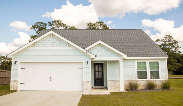 Water view close to beach & downtown Ocean Springs! The 15th Fairway Cottage