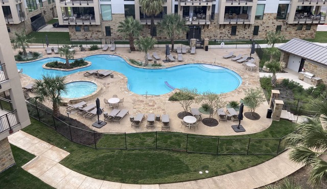 Water-view condo with balcony, smart TVs, Washer/Dryer and Pool