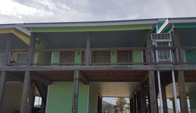 Water view condo in Port O' Connor that sleeps up to 7