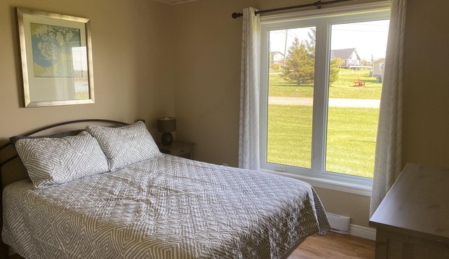 Water view cottage 5 min to Cav Beach, Golf, Anne Green Gables