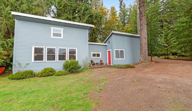 Water-view cottage on Hood Canal - wood stove, beach access, kayaks - 1 Dog OK