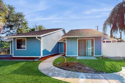 Water-view dog-friendly home with outdoor space & entertainment options