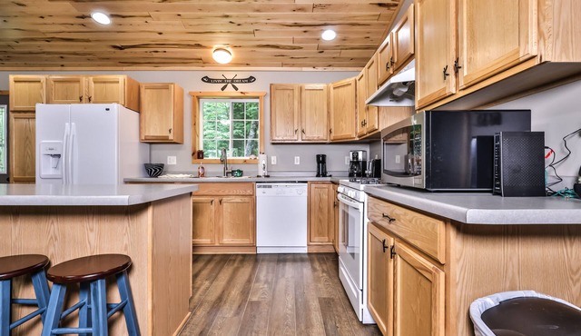 Water-view home in great location with private dock, 2 kayaks, firepit, deck