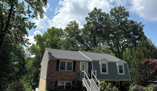 Water view Oasis renovated 3 bedrooms, 2.5 bath &hot tub conveniently in Arnold!