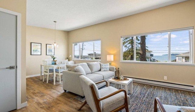 Water view, public beach WIFI BBQ -PCA