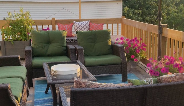 Water view , Queen bedroom and ensuite, with free breakfast. Shared facilities.