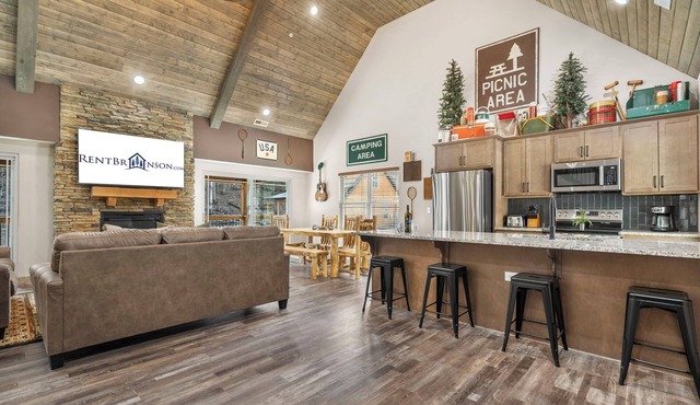 Water View Retreat with Cozy Cabin, Bunk Room, Connect 4, Indoor Pool & Free Tickets