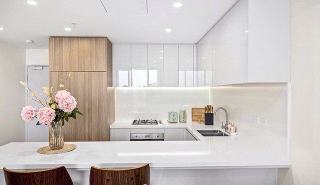 Water Views 2 Bedroom Apartment in Hurstville