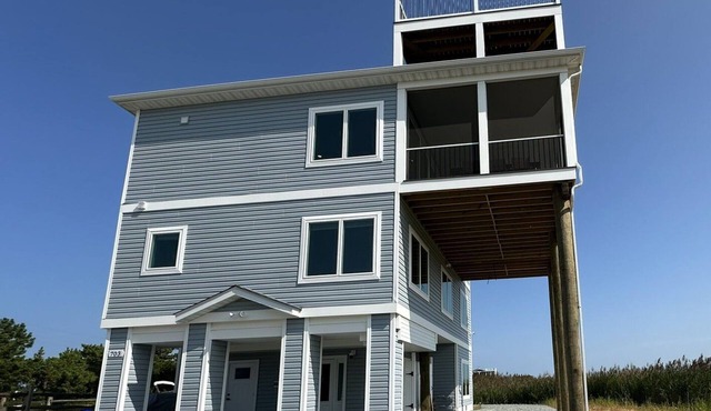 Water Views All Around w/Rooftop Deck I Steps to Beach I Elevator I Pet Friendly