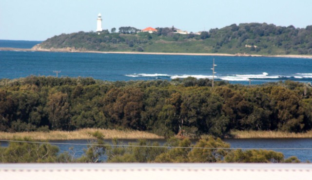 Water Views, Close to Beach & Lake - Relax! nCosy Fire, Pool Table Foosball Spa