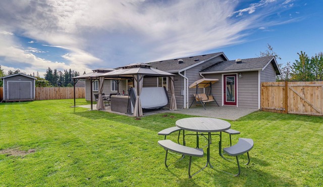 Water Views & Hot Tub: 'Kim's Kastle' in Stanwood!