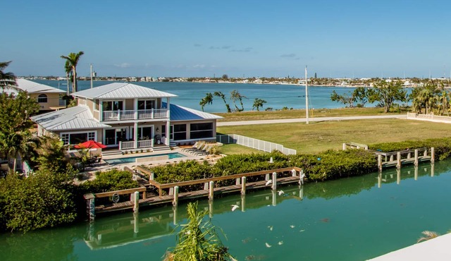 Water views. Sleeps 10, WI-FI, Waterfront, Quick Ocean access!