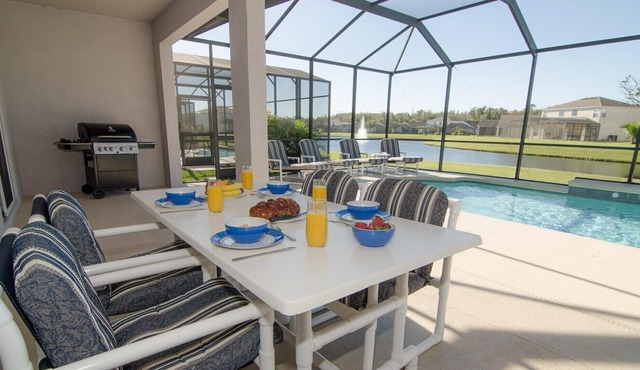 Waterbank Haven - lakefront views, sunny pool / deck, gated community, close to Orlando attractions