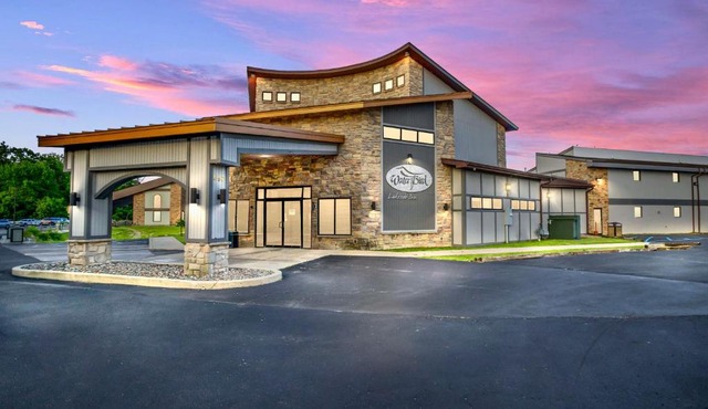 Waterbird Lakeside Inn