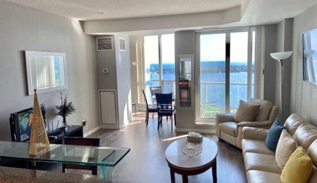 Waterclub Lakeview 2 BR Condo, Pool, Gym, Parking