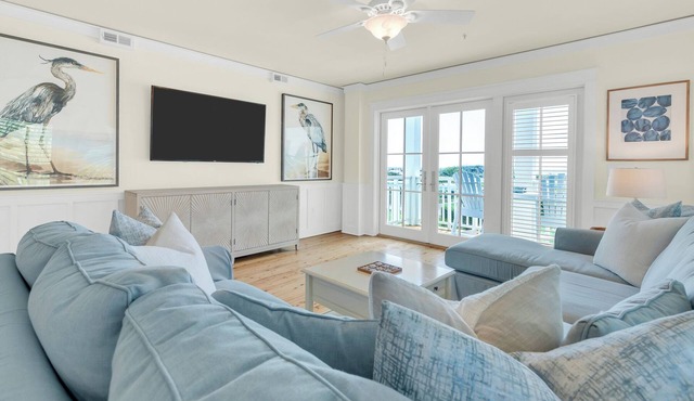 WaterColor Beachside #4- 3 BR, WaterColor Beach Club, Golf Cart, Gulf Front, 2 min to Seaside