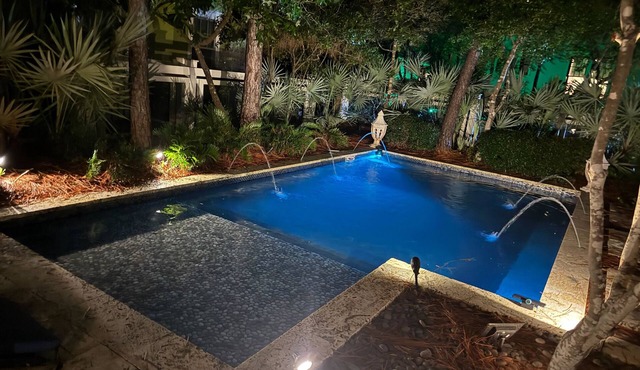 WaterColor Escape |Pet Friendly | new golf cart & bikes included| Sleeps 8