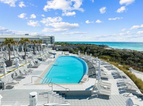 WaterColor luxury retreat with resort pools, private beach, FREE bikes